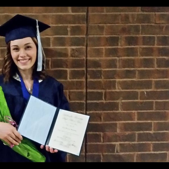 Meet your Posher, Ariel - Picture 1 of 1